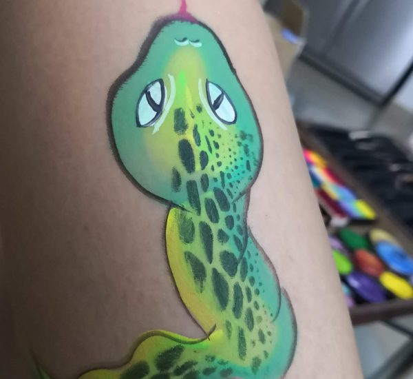 ציור על הזרועה של נחש